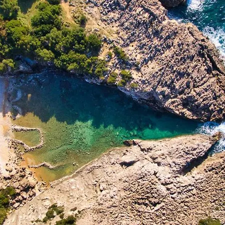 Marina's Garden Nests - Bliss Getaways Διαμέρισμα