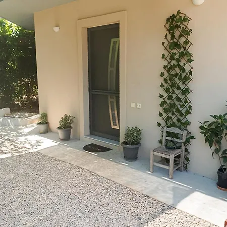 Marina's Garden Nests - Bliss Getaways Διαμέρισμα *