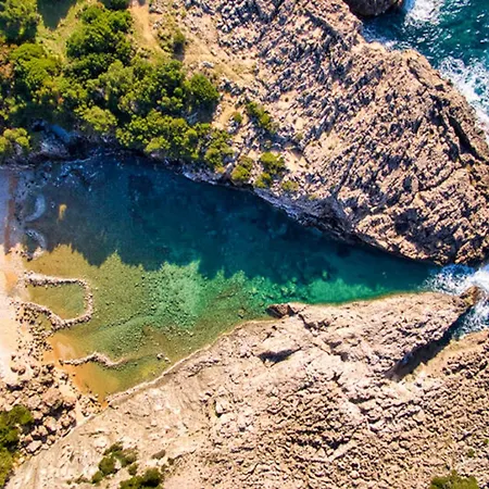 Marina's Garden Nests - Bliss Getaways Διαμέρισμα