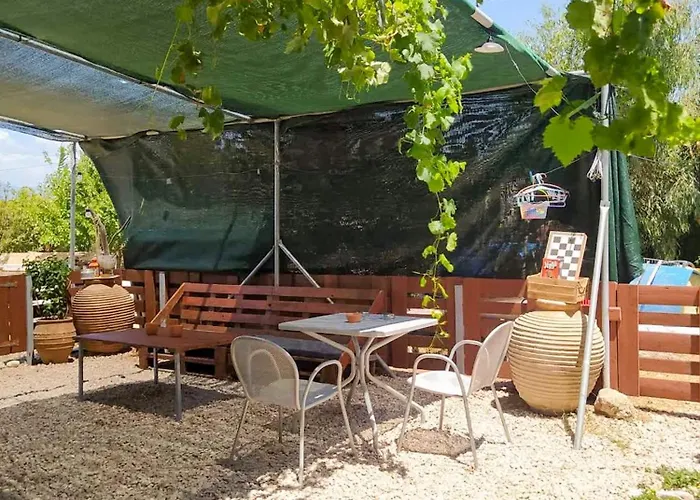 Marina's Garden Nests - Bliss Getaways Apartment *